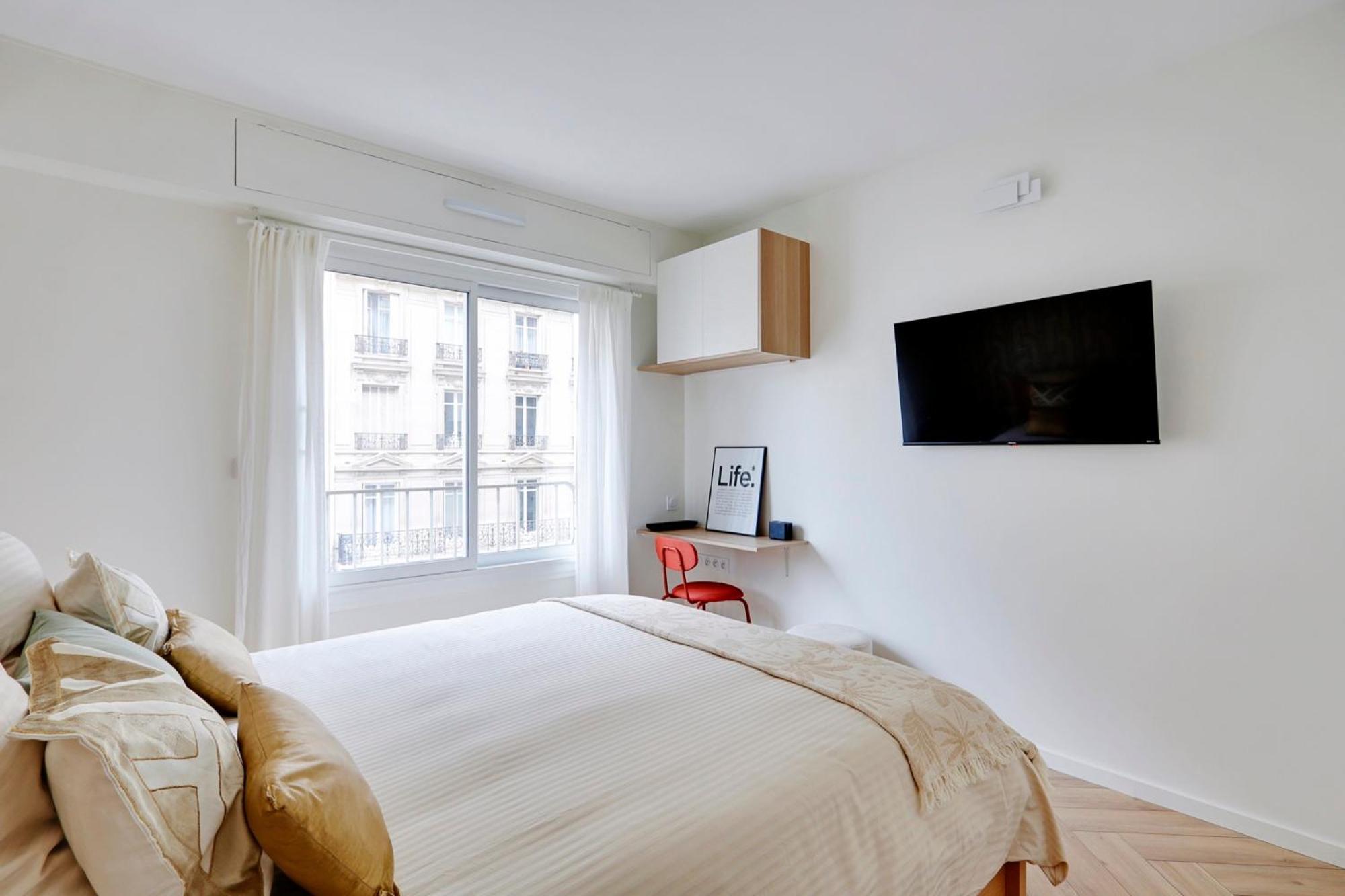 3 Pieces Contemporain Avec Balcon Ensoleille Paris